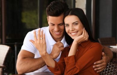 Friendship Ring vs. Promise Ring: Difference & How to Wear