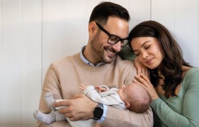 Breastfeeding vs Formula Feeding: A Complete Guide for Parents