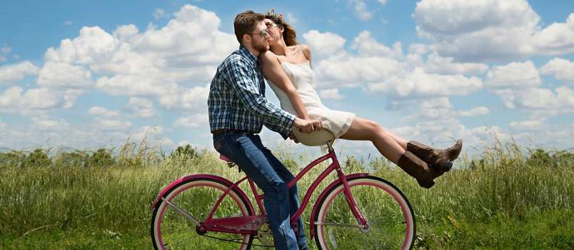 Be in a place that you both enjoy, like your favorite park Be in a place that you both enjoy, like your favorite park