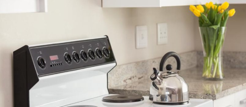 Try picking up a gooseneck kettle with beautiful lines and finish Try picking up a gooseneck kettle with beautiful lines and finish