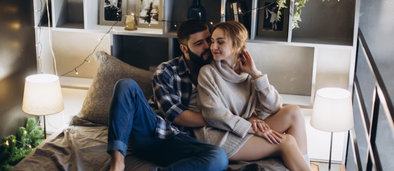 Jeune couple amoureux