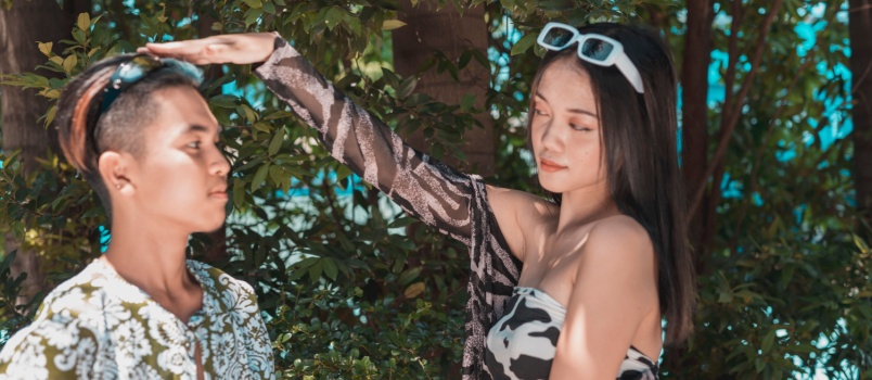 Woman mocks her date night