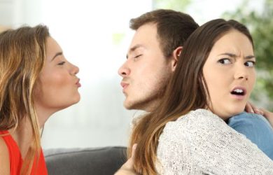 5 Signs When Flirting Is Cheating When You’re in a Relationship