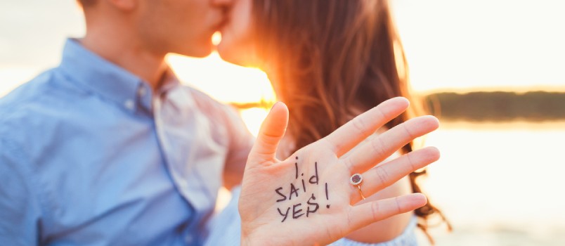 Opt for a beachy proposal Opt for a beachy proposal