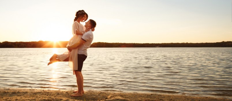 Proposing at memorable place makes a unique event Proposing at memorable place makes a unique event