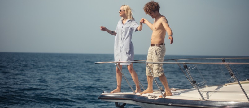 Fiery Aries likes to call the shots in relationships, so an easygoing partner is best for you Fiery Aries likes to call the shots in relationships, so an easygoing partner is best for you