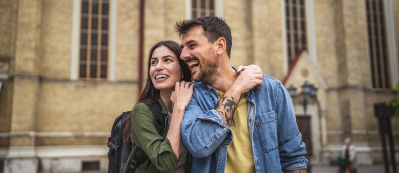 Young couple enjoying in city