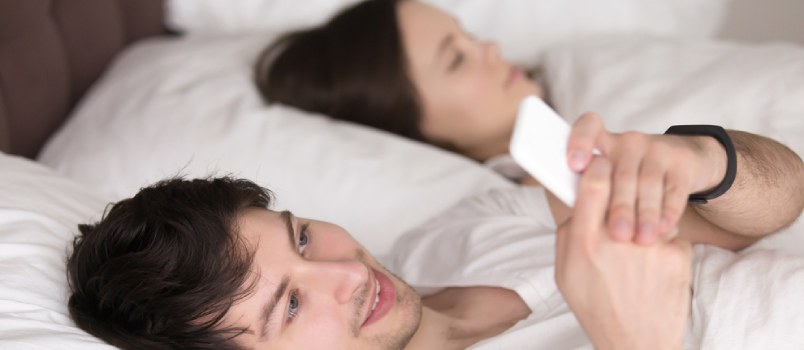 10 Ways to Find Emotional Infidelity Texting