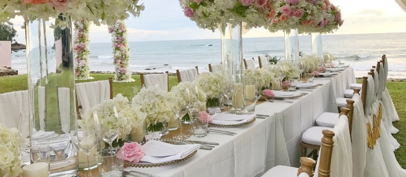 Arrange the tables and decide the linen Arrange the tables and decide the linen