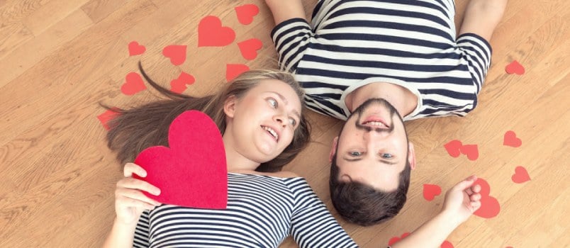 10 Signs She Loves You but Is Scared to Commit Again