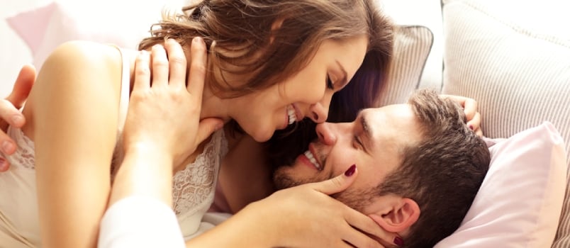 21 Physical Signs a Woman Is Interested in You