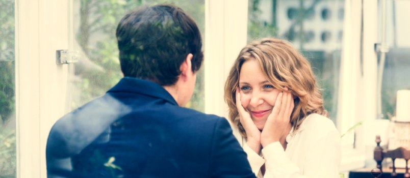 Man and woman talking to each other on a first date