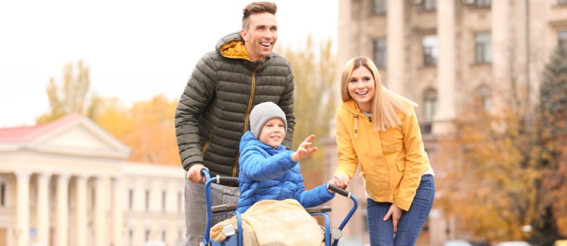 Happy couple volunteering for a good cause