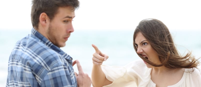 15 Signs Of A Verbally Abusive Relationship & How To Deal With It