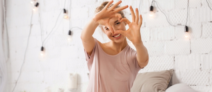 Woman k=making heart shape with her hand