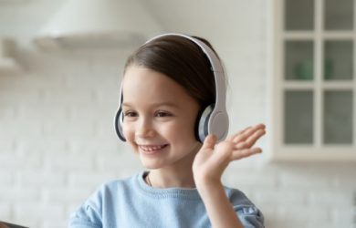 8 Tips for Long Distance Parenting to Stay Connected to Children