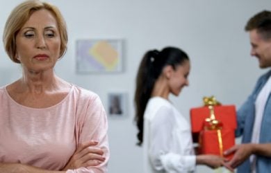 17 Signs of a Jealous Mother-in-Law and How to Deal With Her