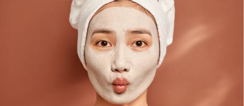 Women with face mask