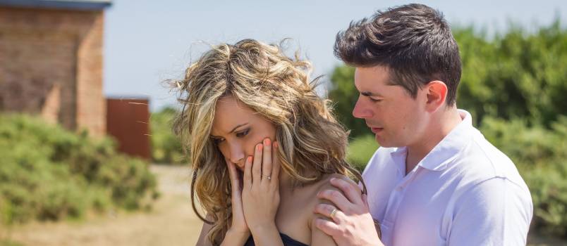 Man trying to reconcile with girlfriend