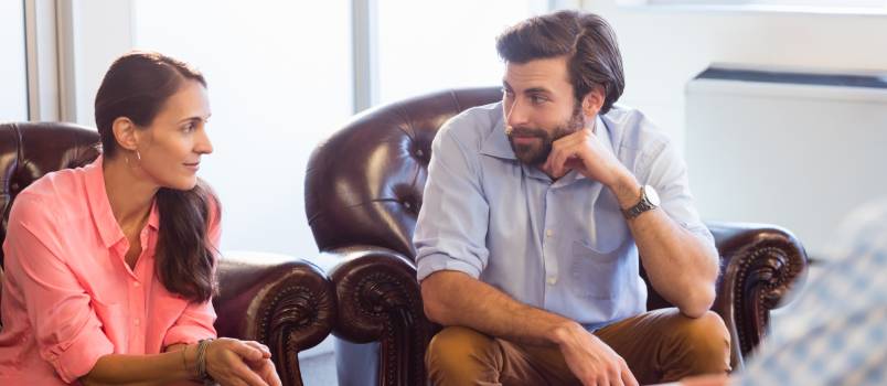 phycologist helping couple with relationship