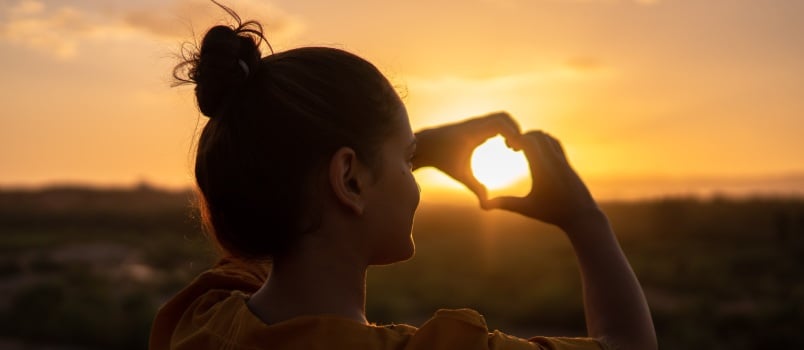 Woman doing heart sign