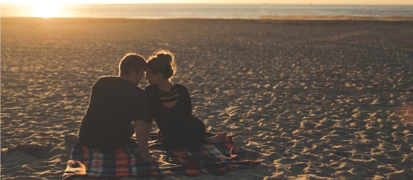 Man and woman in horizon