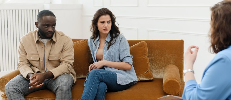 Couple talking to phycologist
