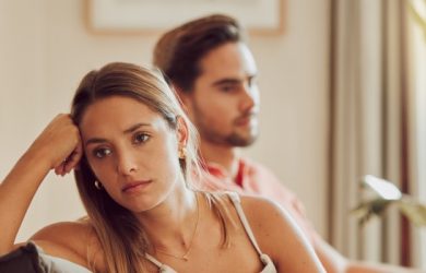 15+ Cues From the Body Language of Unhappy Married Couples