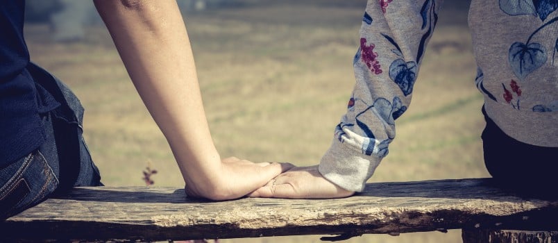 couples hands in hands