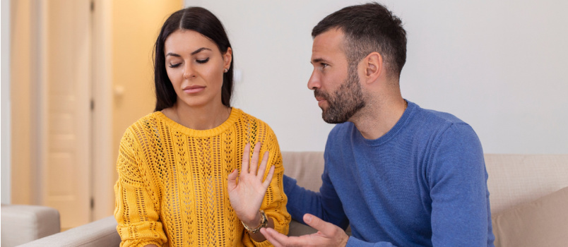 Man saying sorry to his girl