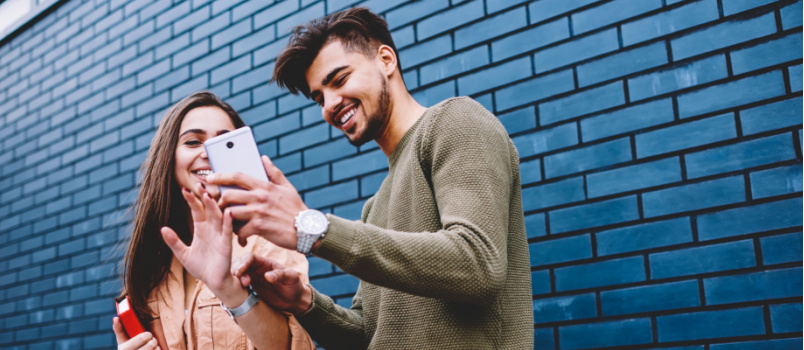 How to Make a Guy Laugh Really Hard Over Text: 10 Ways
