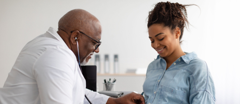 Gynecology consulting pregnant woman