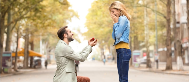 Young man proposing his girlfriend