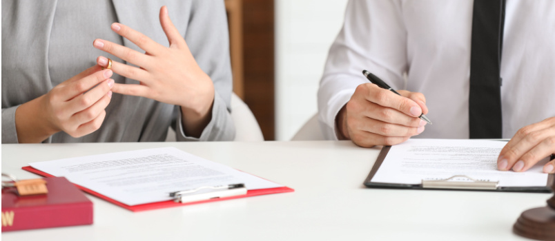 Couple signing divorce lawyer