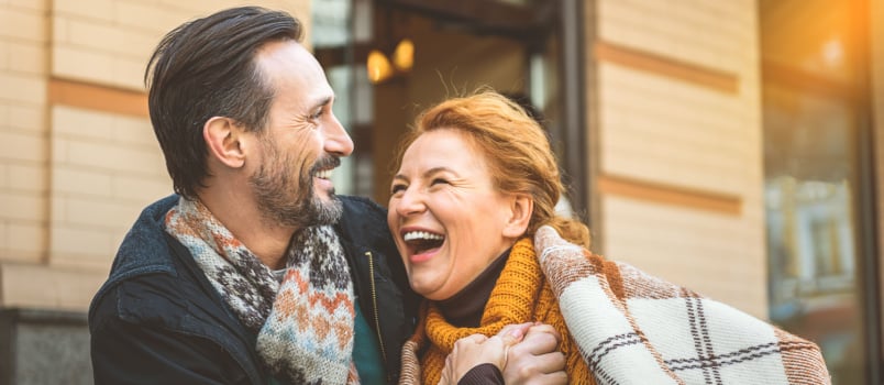 Man and woman dating in a cafe
