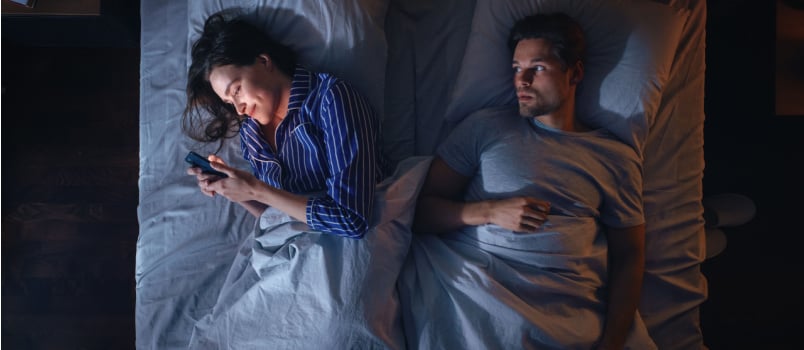 Woman cheating on man