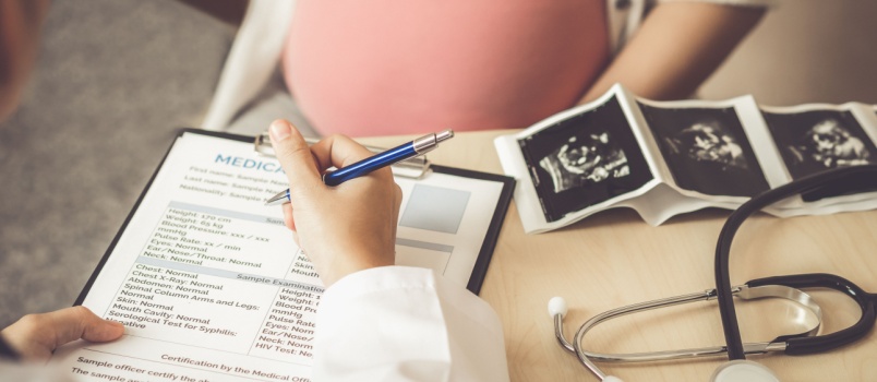 Pregnant woman visiting doctor