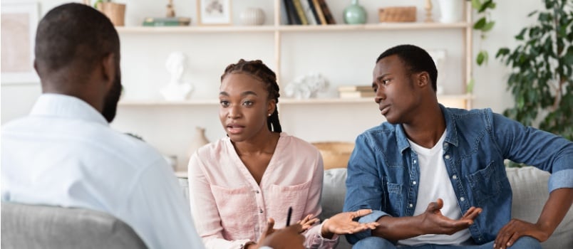 Couple meeting therapist