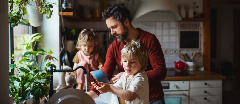 Kid and father doing dishes
