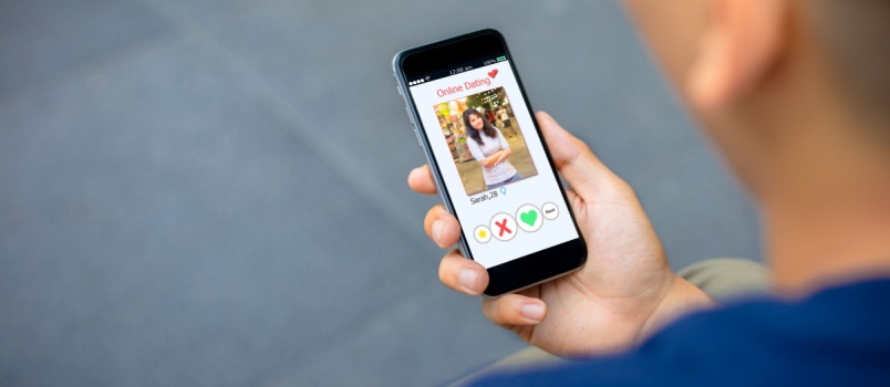 Man using online dating app