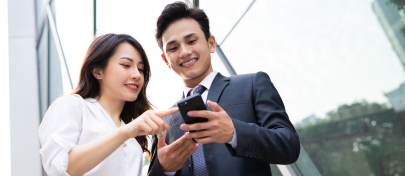 People using smartphone