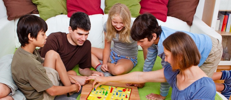 Cousins playing game