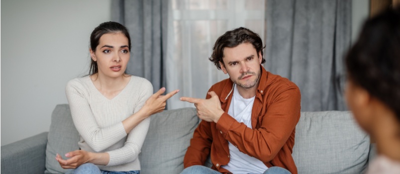 Couple having discussion with therapist