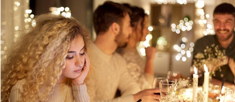 Woman busy in smartphone