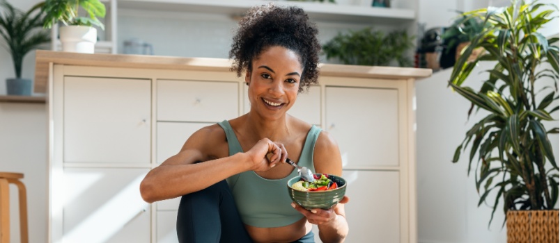 Woman eating healthy breakfast