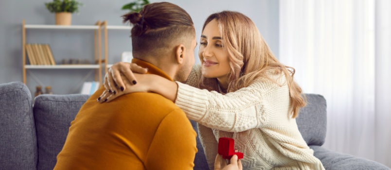 Man proposing woman