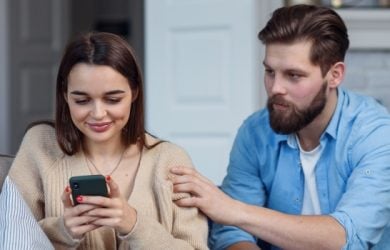 What Is Cookie Jarring? 7 Signs & Meaning in Dating