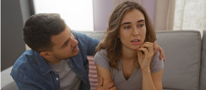 Man appologising to woman