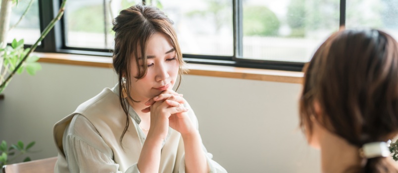 Woman talking to her friend