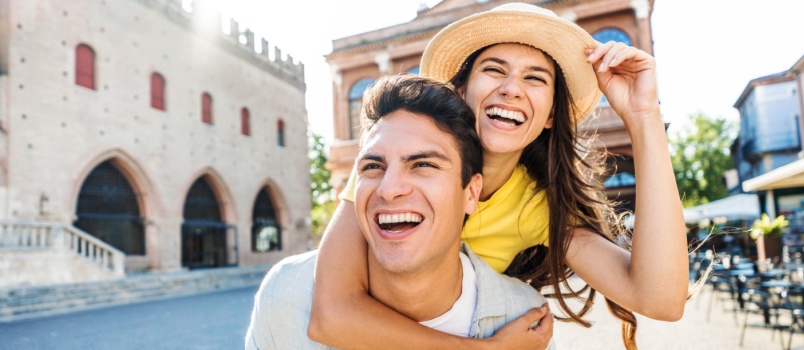 Young couple enjoying in city 